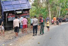 Diduga Kabin Lepas dari Pengunci, Truk Terperosok di Jalan Rontu-Kumbe