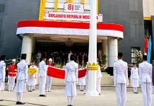 Upacara Penurunan Bendera HUT Ke-81 RI di Lombok Timur Berlangsung Khidmat
