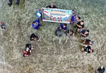 BKSDA NTB Tanam Karang dan Edukasi Pelajar dalam Road to HKAN di Pulau Moyo