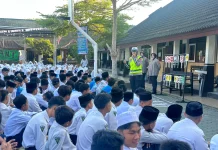 Ditlantas Polda NTB Ajari Siswa MTsN 3 Mataram Tertib Berlalu Lintas