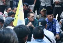 Wabup Edwin Temui Massa Aksi, Pastikan Penuhi Aspirasi