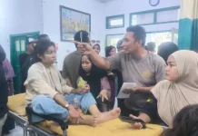 Rem Blong, 16 Penumpang Mobil Pic Up di Bima Terluka