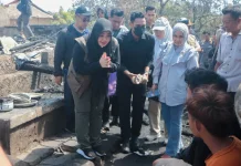 Wagub NTB dan Bunda Sinta Tinjau Korban Kebakaran Desa Adat Sade