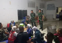 Kodim Loteng Dirikan Dapur Lapangan untuk Korban Kebakaran Rumah Adat Sade