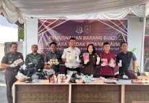 Kejari Lombok Timur Musnahkan Narkotika dan Kosmetik Ilegal