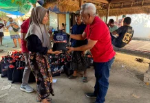Telkomsel Salurkan Bantuan Sembako bagi Warga Terdampak Musibah di Desa Adat Sade
