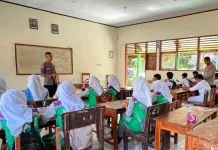 Satbinmas Polres Bima Kabupaten Ajak Pelajar Jauhi Kenakalan Remaja dan Bullying