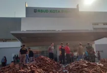 Polres Bima Kota dan Pemkot Gotong Royong Bersihkan Areal Gedung Baru RSUD
