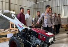 Kapolres Lombok Timur Serahkan Bantuan Alsintan Dukung Pertanian Maju