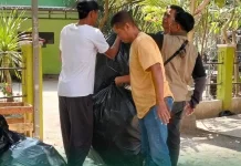 PT PLTMG Bima Serahkan 16,1 Kg Botol Plastik ke DLH Kota Bima