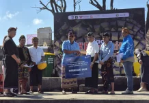 Bluebird Group Dukung Revitalisasi Dusun Adat Sade Pascakebakaran