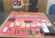 Gerebek Rumah, Tiga Pria Diamankan, 14 Poket Sabu Disita