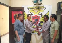 Warga Serahkan Senpi Rakitan, Kapolres Bima Kabupaten Beri Apresiasi