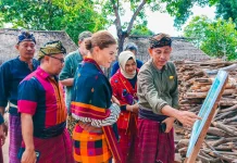 Putri Victoria Apresiasi Kearifan Desa Adat Karang Bajo Jaga Alam