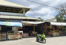 Harga Telur Turun, Pedagang di Pasar Dasan Agung Sebut Pembeli Bertambah