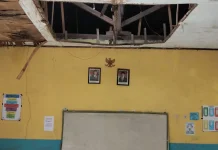 Atap Sekolah Rusak, Siswa-siswi Sulit Belajar saat Musim Hujan