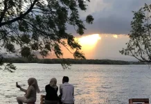 Indahnya Senja di Teluk Bima Hadirkan Geliat Ekonomi