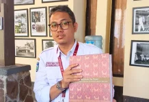 Mengungkap Cerita di Balik Tekstil Lombok dalam Buku Two Islands, One Thread