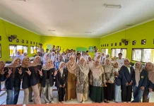 Unram dan Siswa SMAN 1 Gerung Sulap Minyak Biji Ketapang Jadi Sabun