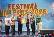 Menteri Hukum Serahkan Sertifikat Hak Cipta Lagu Festival Hiu Paus 2026