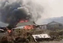 Dua rumah Warga di Bima Rata dengan Tanah Seusai Dilahap Api