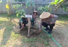 Dari Sengon hingga Durian, Jajaran Polresta Mataram Tanam 265 Pohon