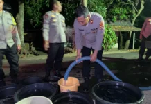 Polres Lombok Utara Salurkan 10.000 Liter Air Bersih untuk Warga Medana