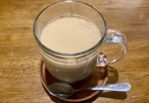 Kehangatan Teh Adeni: Cita Rasa Teh Susu Rempah Khas Yaman yang Memikat