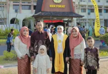 Lulusan Baru di Sumbawa Dihadapkan Pilihan Tempat Kerja