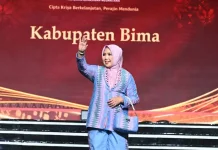 Ketua Dekranasda Bima Tampil Elegan di Parade Busana Kriyanusa 2026