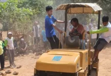 Jalan Rusak di Lambitu, Warga Desa Teta Galang Dana Sendiri