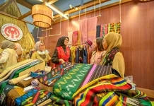 Dekranasda Kota Bima Bawa Tenun Masrais Motif Kapikeu ke Panggung Kriyanusa 2026