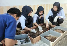 Anak Binaan LPKA Lombok Tengah, Belajar Mandiri lewat Budidaya Maggot