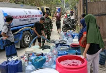 TDA, LAZIZKU NTB bersama BPBD, Kodim 1606/Mataram Salurkan Air Bersih untuk warga
