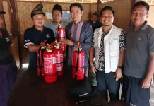 Bantuan APAR Perkuat Antisipasi Kebakaran di Kampung Adat Ende