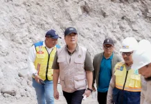Gubernur Iqbal Cek Jalan Sumbawa, Tegaskan Lombok-Sumbawa Harus Tumbuh Bersama