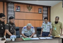 Kejari Lombok Timur Kawal Pembangunan Ratusan Titik PJUTS