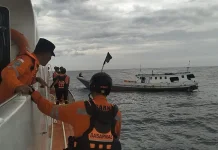 SAR Selamatkan 5 Awak KM Nurazizah di Perairan Gili Trawangan