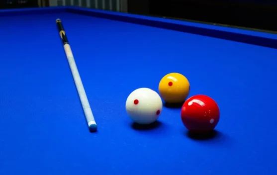 Tak Semua Meja Billiards Ada Lubangnya, Ini Jenis Meja Billiar yang Perlu Kamu Tahu