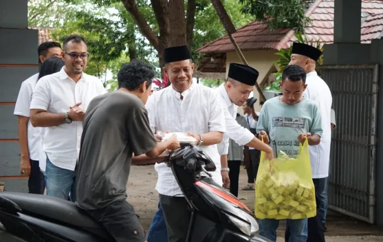 Safari Ramadan, Warga Binaan Lapas Selong Ikut Tebar Kebaikan