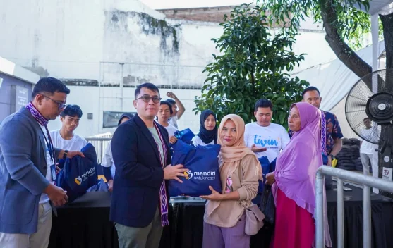 Bank Mandiri Salurkan 2.800 Paket Sembako untuk Warga Prasejahtera di Mataram