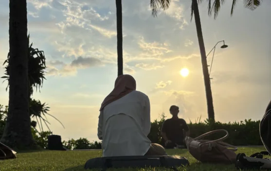 Makna Pose dalam Yoga di Tepi Pantai yang Terinspirasi dari Laut