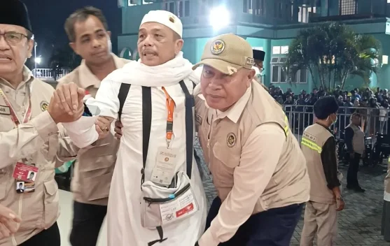 Polda NTB Kawal Kedatangan Jamaah Haji Kloter 6 Asal Lombok Timur