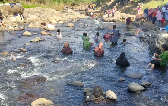 Hemat Ditengah Tekanan Ekonomi, Warga Dompu Pilih Wisata Sungai Gratis