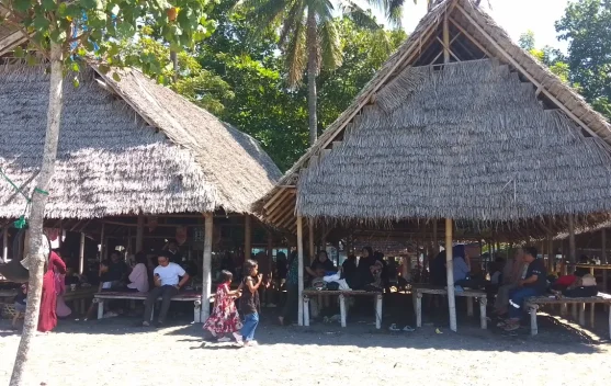 Pantai Labuhan Haji Ramai Dikunjungi Wisatawan