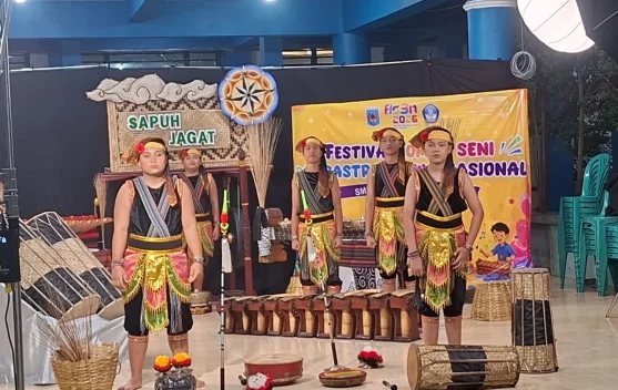 SMPN 15 Mataram Angkat Pesan Pelestarian Alam lewat Karya Musik Tradisional FLS3N