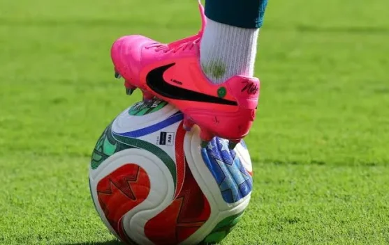 Tren Sepatu Pink di Piala Dunia 2026