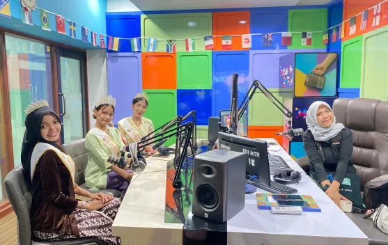 Gen Z Buktikan Kebaya Tetap Relevan di Era Modern