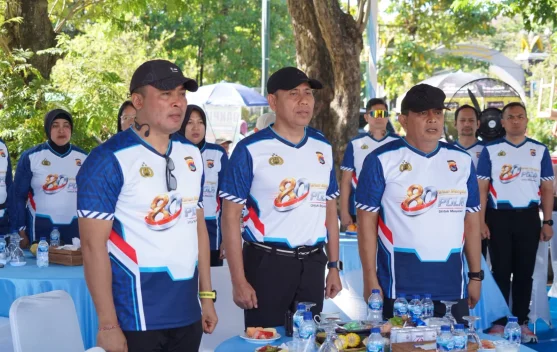 Wakapolda NTB Berbaur dengan warga dan Berbagi Sembako di CFD Udayana