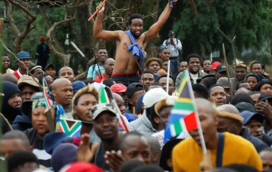 Ribuan Massa Unjuk Rasa Anti-Migran di Afrika Selatan, Polisi Siagakan Personel